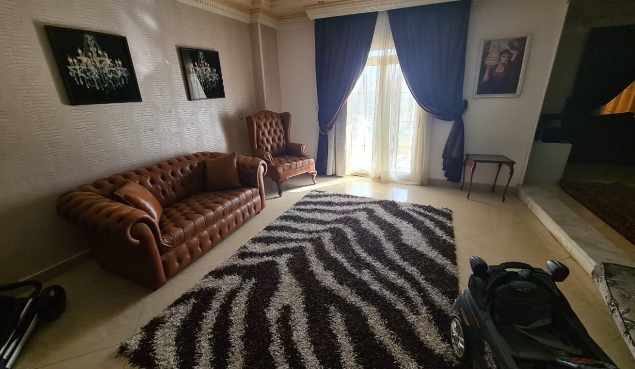 300 SQM Apartment 5th district Living Room