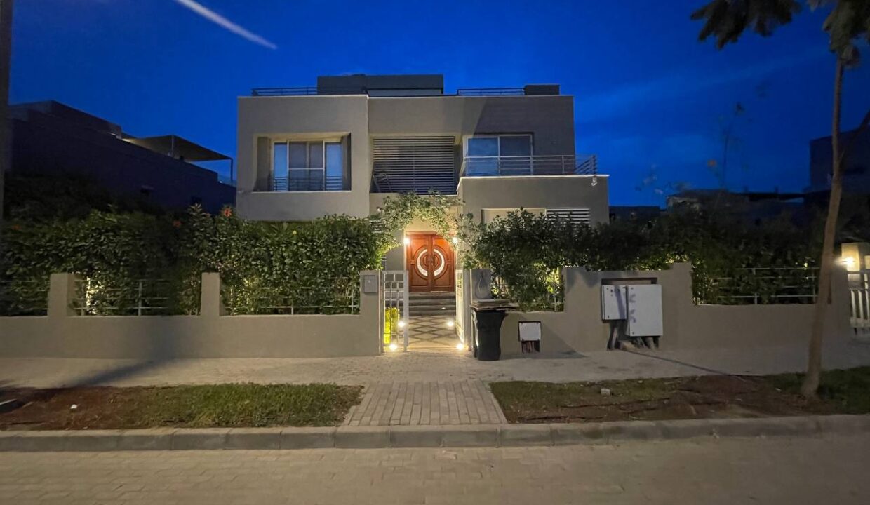 Luxuries Villa at Palm Hills 17