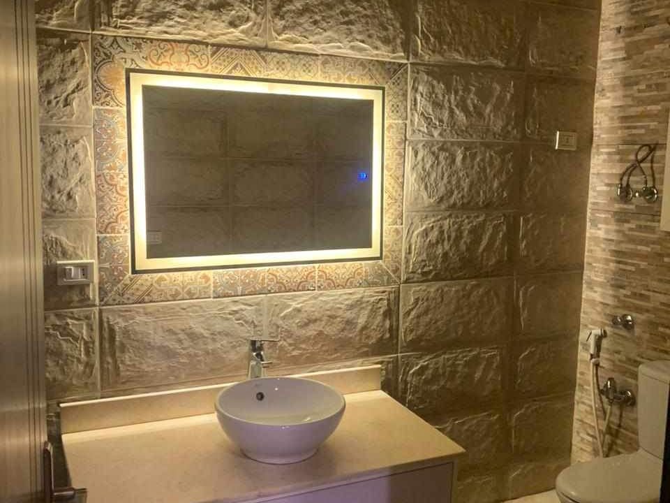 EL Yamine Bathroom