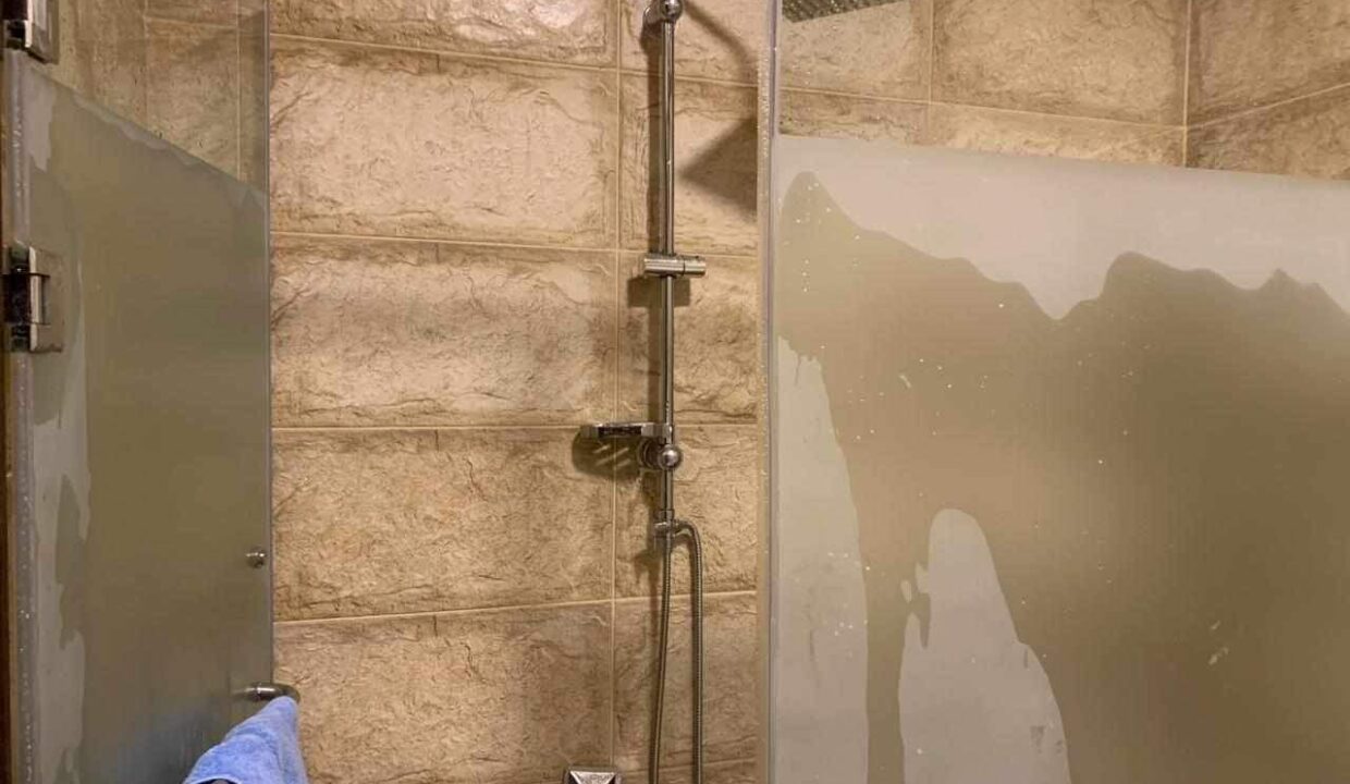 EL Yamine Bathroom
