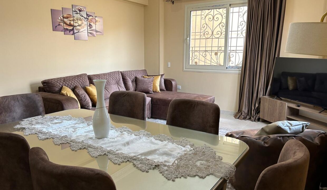 EL Banafseg Dining Table